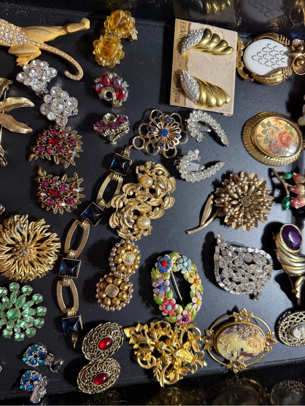 WONDERS FOUND-VINTAGE JEWELRY FOR A POSHMARK SHOW AT 8PM ET - Picture 3 of 4